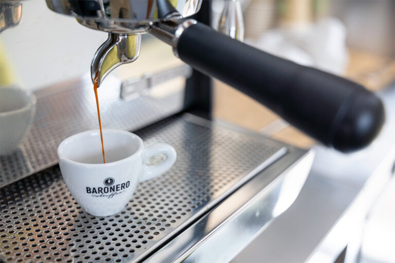 Espressotasse unter Siebträger